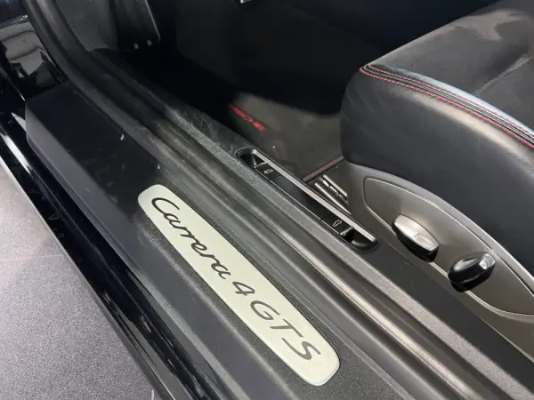 Porsche 911 (991) Carrera 4 GTS PDK 13