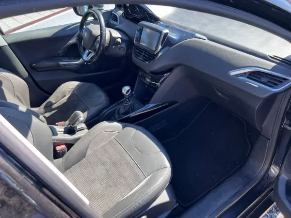 Peugeot 2008 1.6 BlueHDi Allure 5