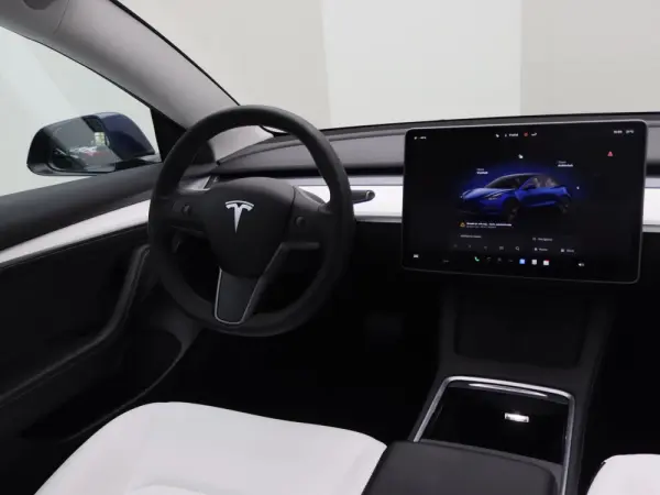 Tesla Model 3 Long-Range Dual Motor AWD 3
