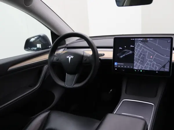 Tesla Model Y Long Range Dual Motor AWD 6