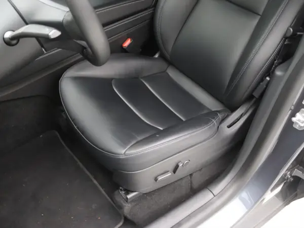 Tesla Model Y Long Range Dual Motor AWD 7