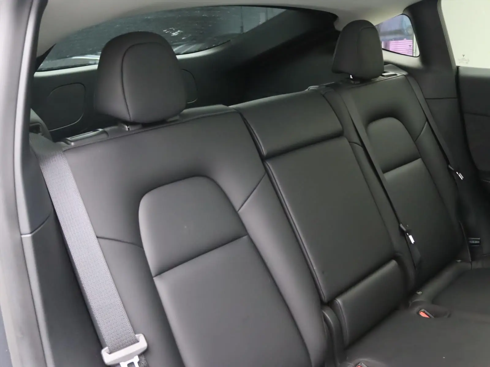Tesla Model Y Long Range Dual Motor AWD 5