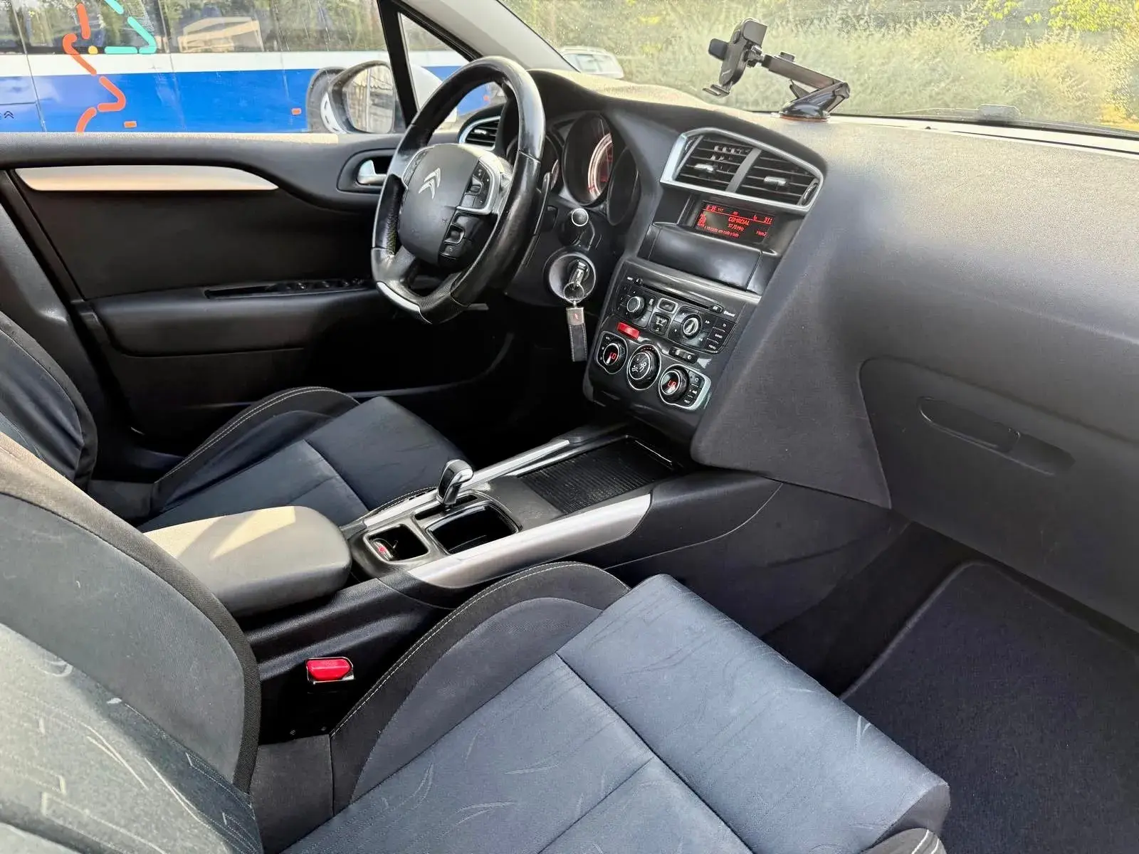 Citroen C4 1.6 BlueHDi Shine EAT6 10