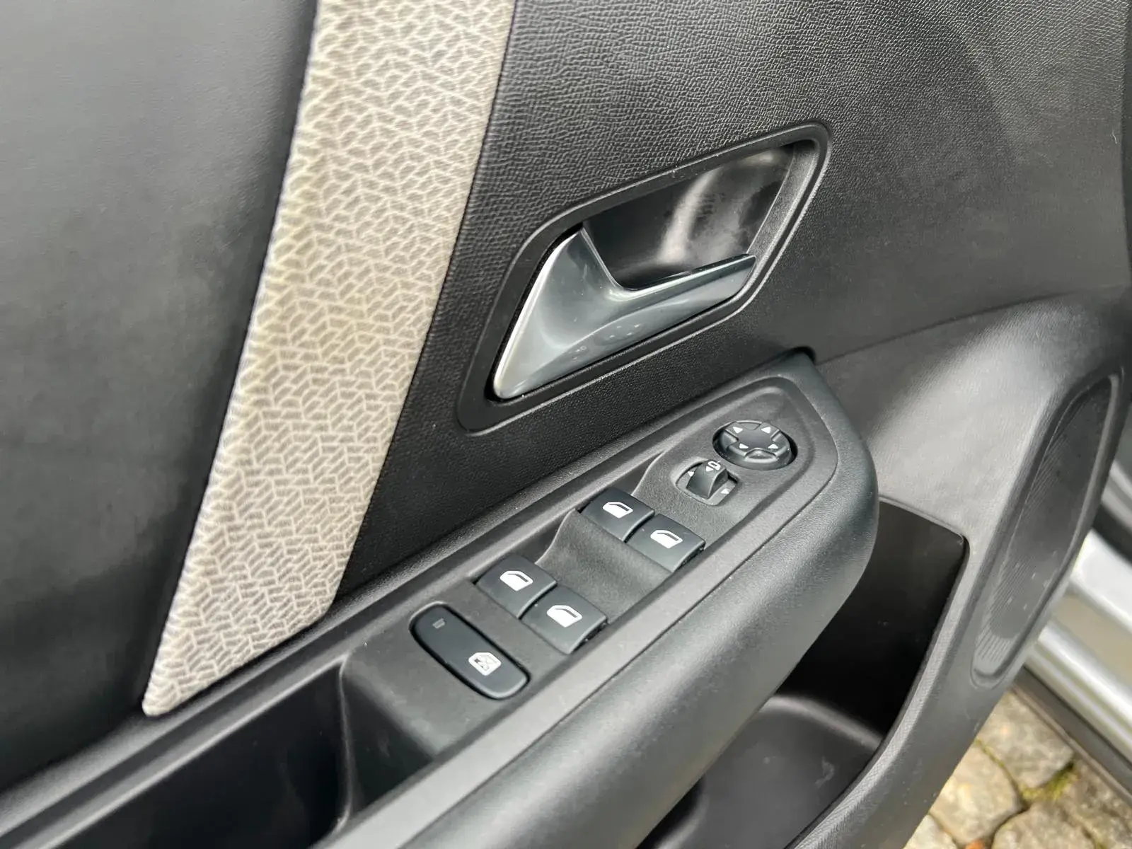 Citroen C4 X 1.2 PureTech Shine EAT8 10