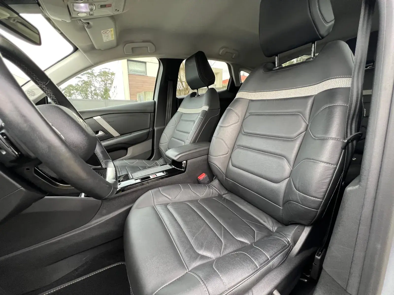 Citroen C4 X 1.2 PureTech Shine EAT8 12