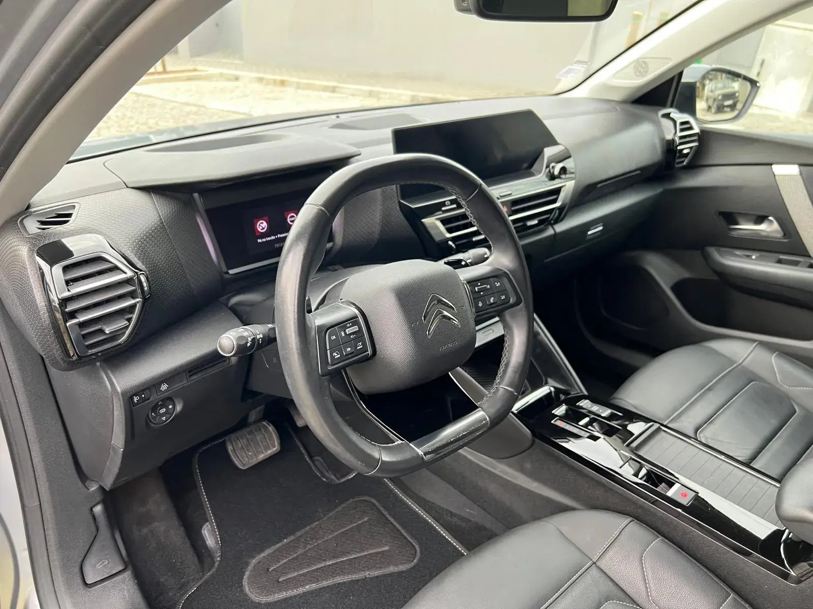 Citroen C4 X 1.2 PureTech Shine EAT8 13