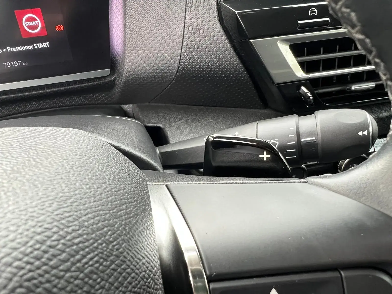Citroen C4 X 1.2 PureTech Shine EAT8 14