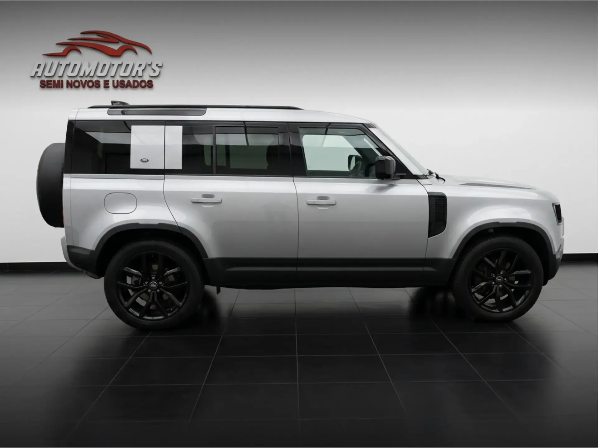 Land Rover Defender XDynamic 6