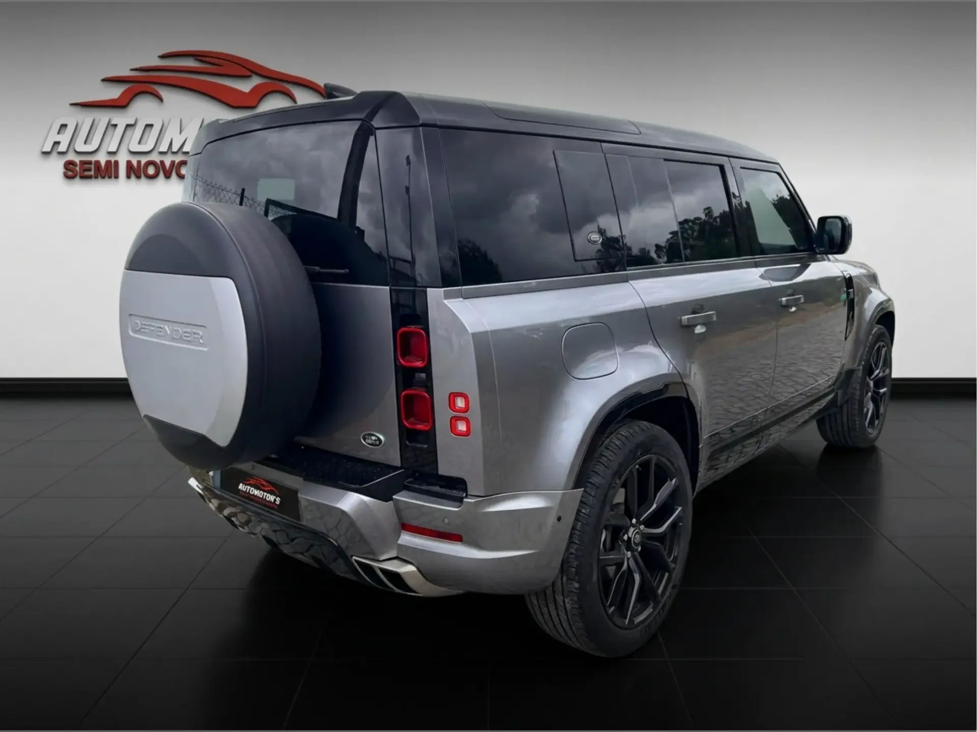 Land Rover Defender XDynamic 5