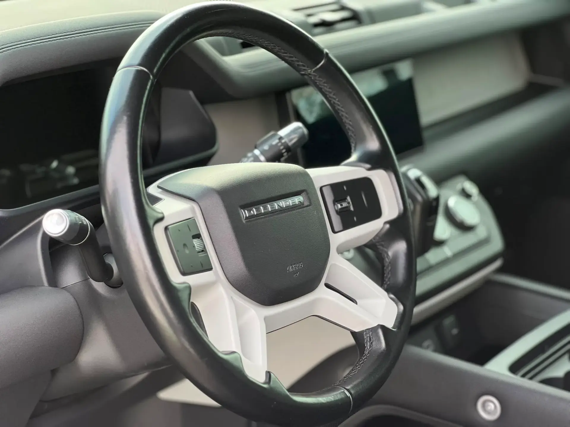 Land Rover Defender XDynamic 8