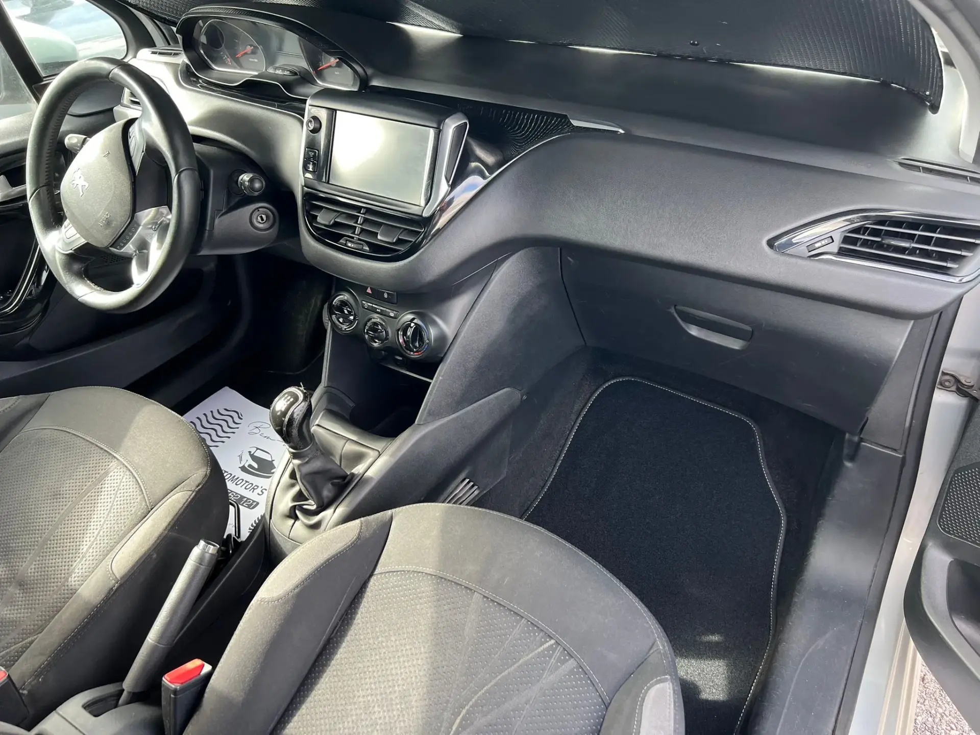 Peugeot 208 1.4 HDi Allure 6