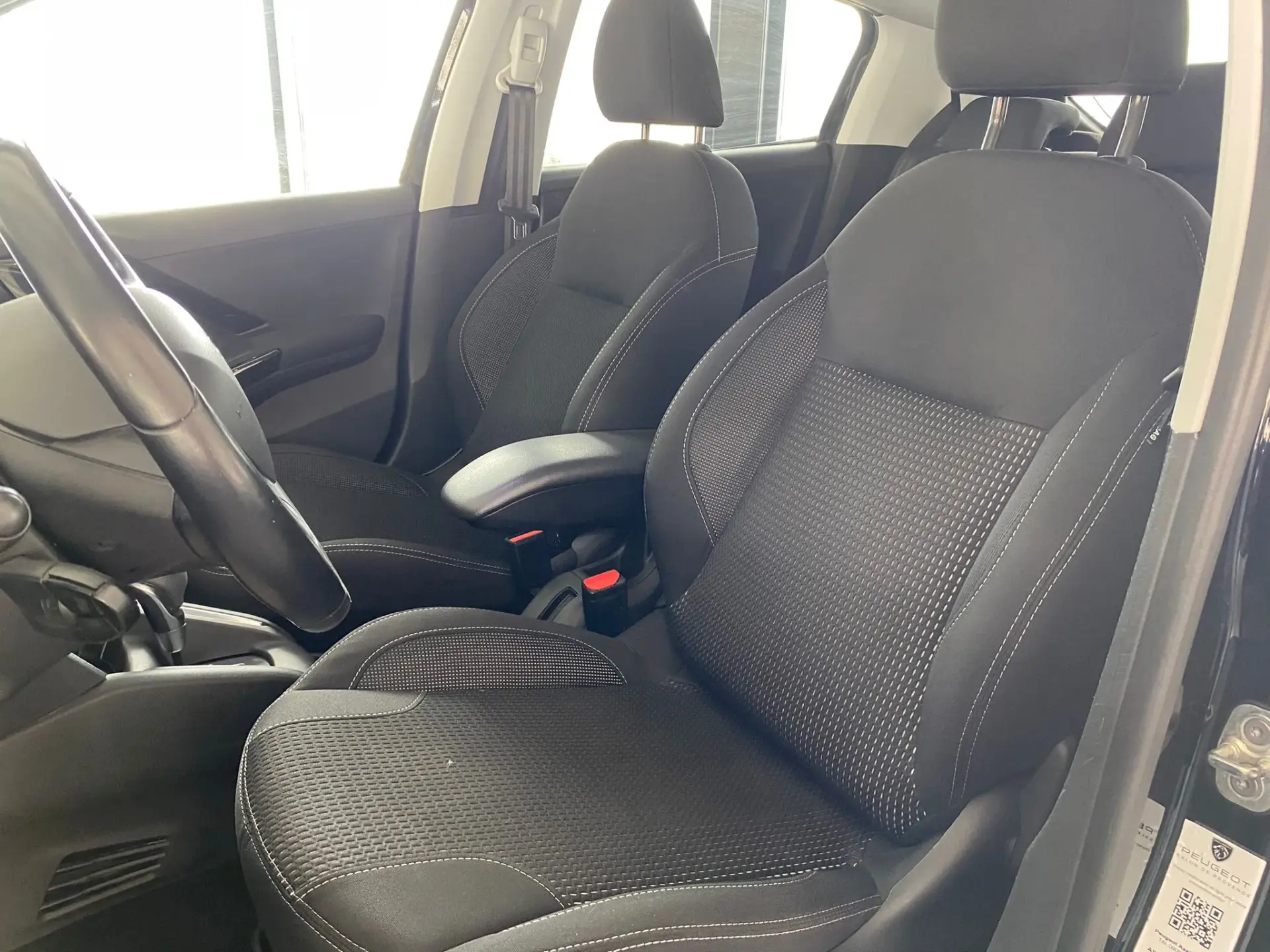 Peugeot 208 1.2 PureTech Allure EAT6 11