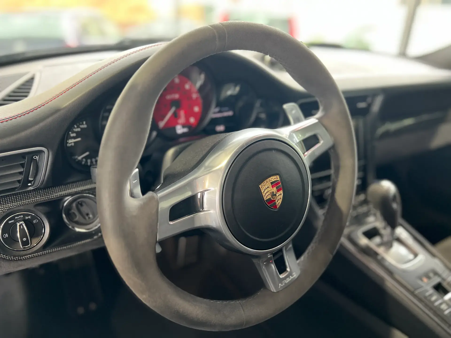 Porsche 911 (991) Carrera 4 GTS PDK 10