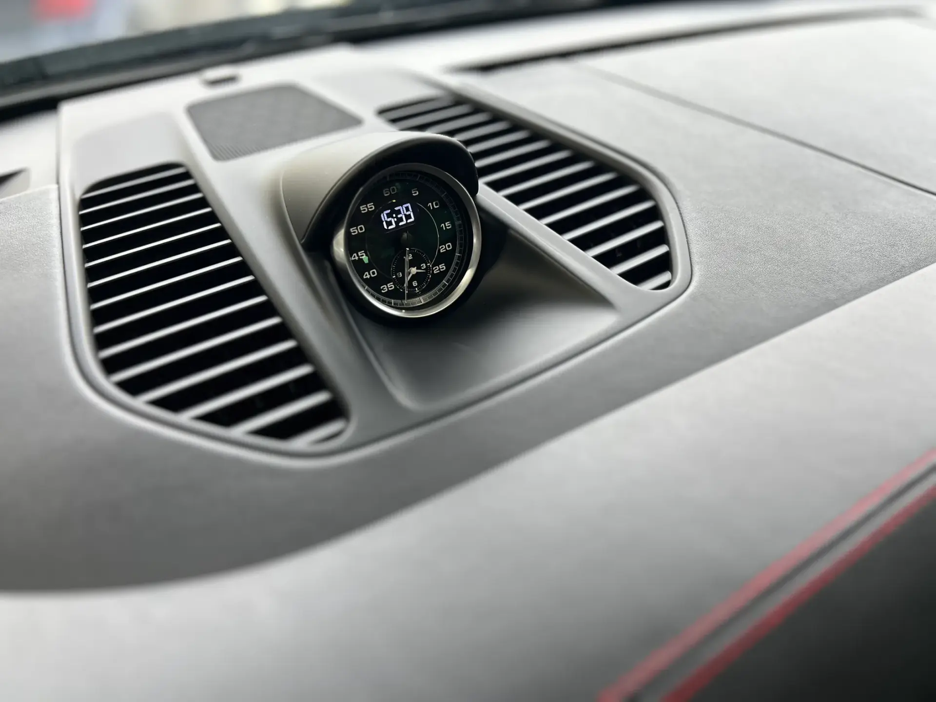 Porsche 911 (991) Carrera 4 GTS PDK 9