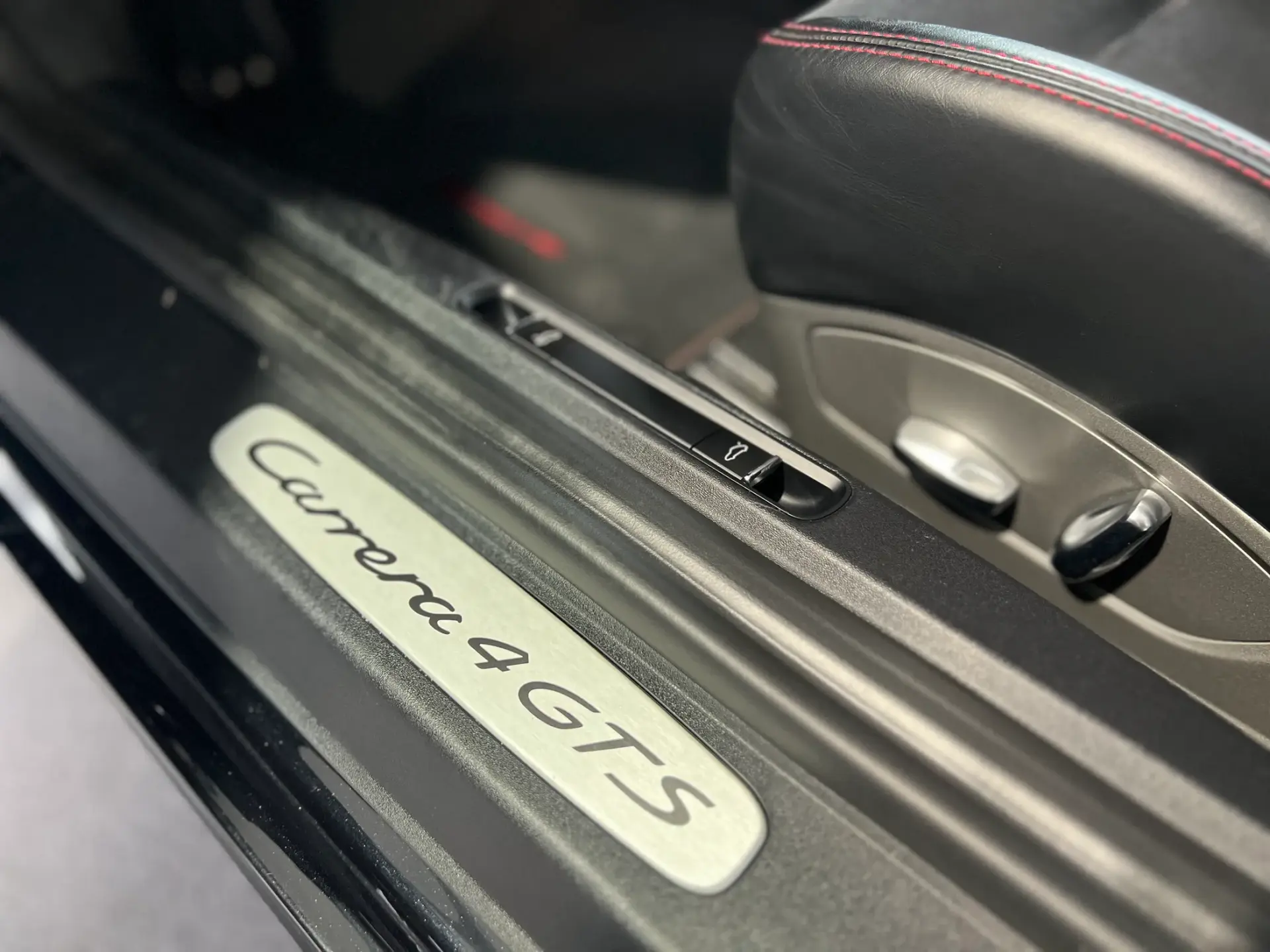 Porsche 911 (991) Carrera 4 GTS PDK 18