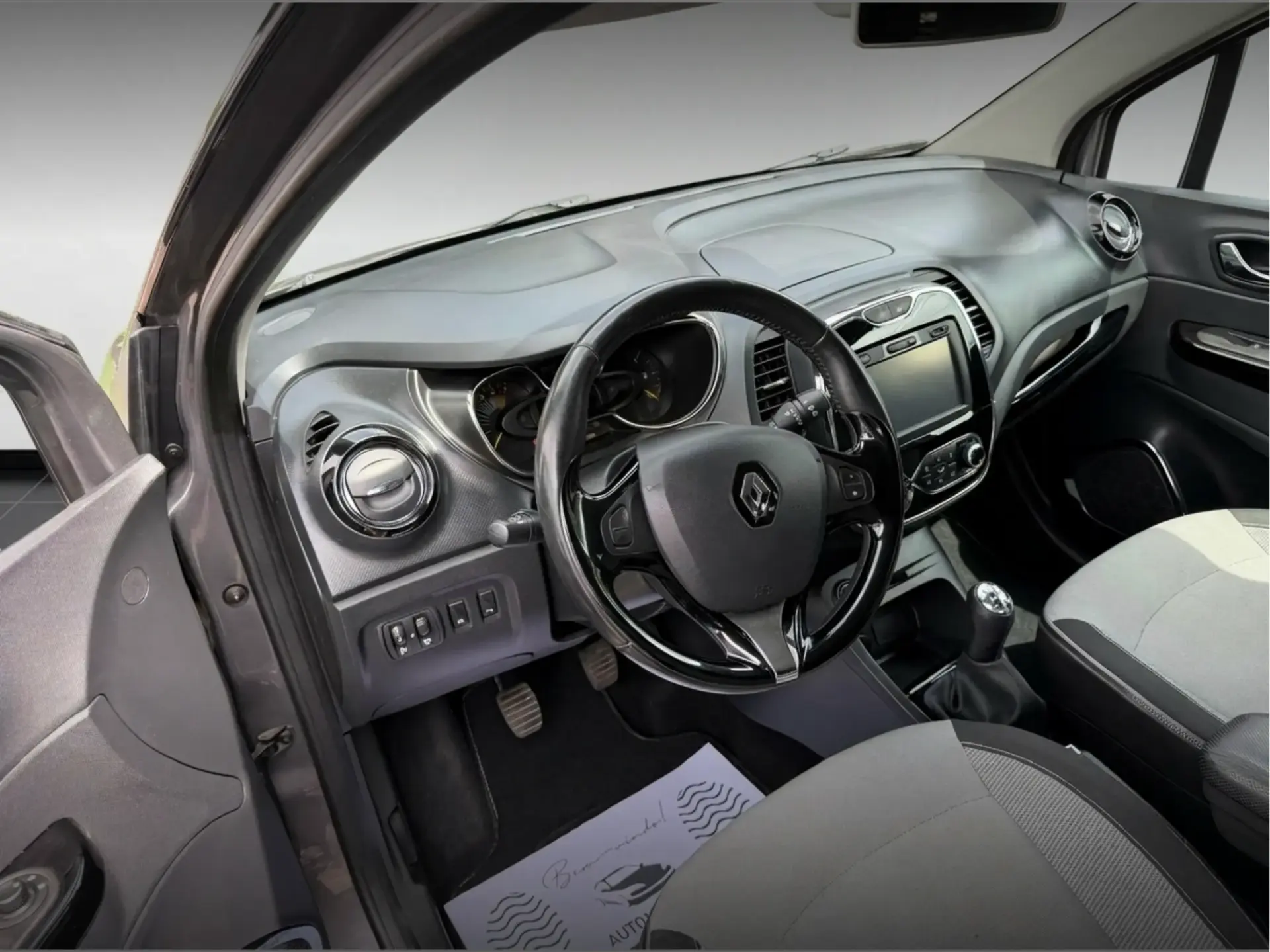 Renault Captur 0.9 TCE Exclusive 6