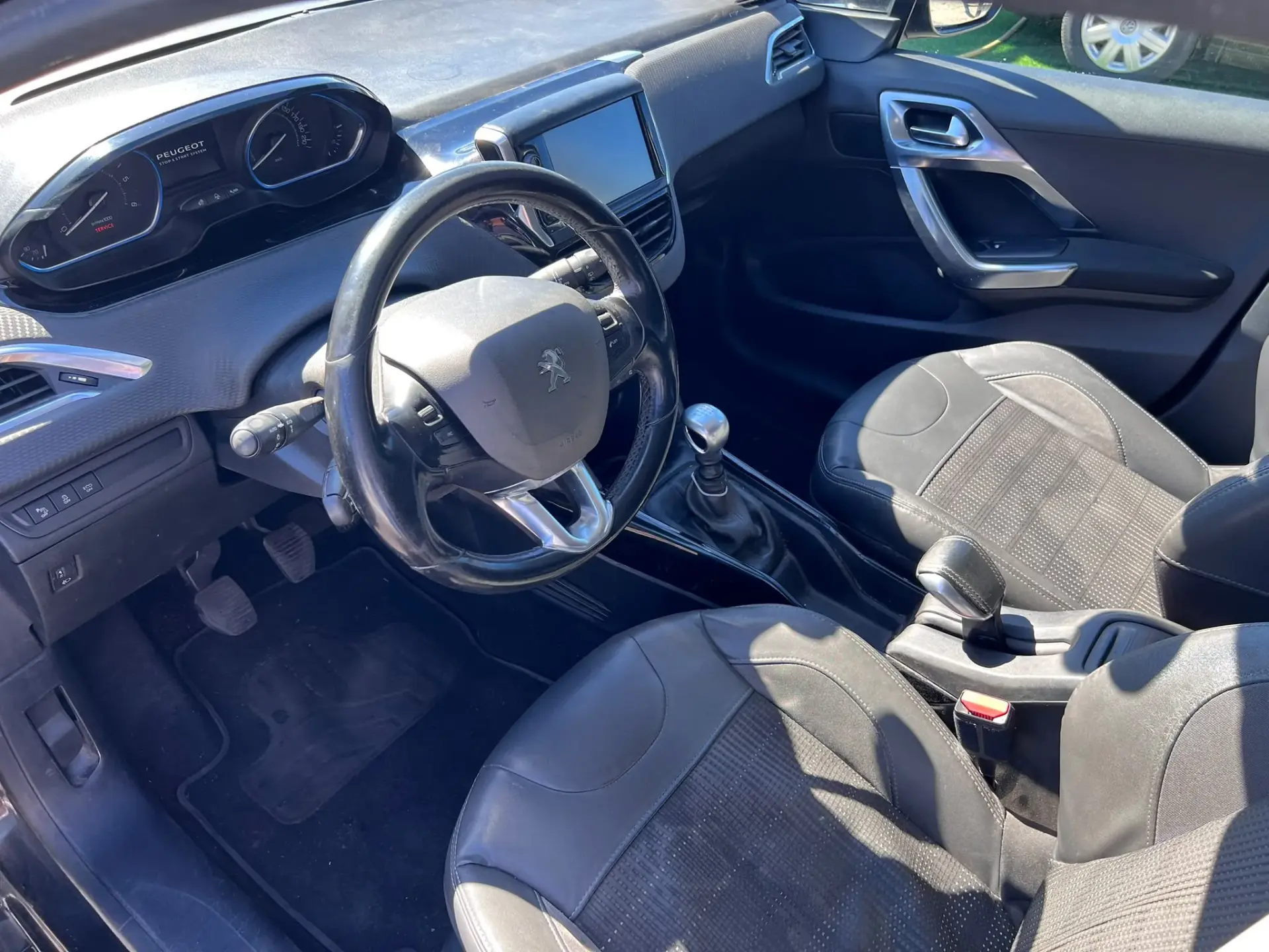 Peugeot 2008 1.6 BlueHDi Allure 6