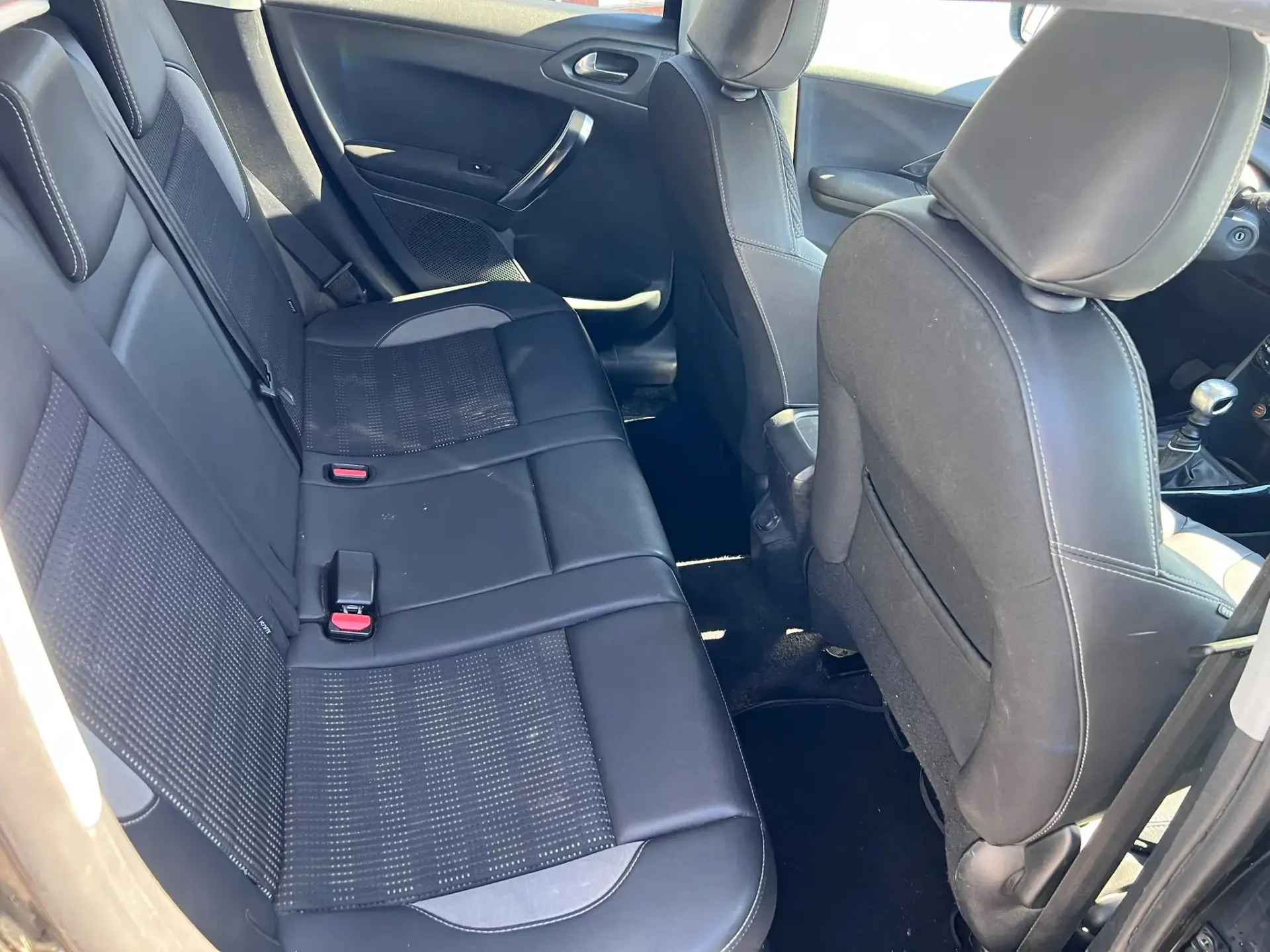 Peugeot 2008 1.6 BlueHDi Allure 7