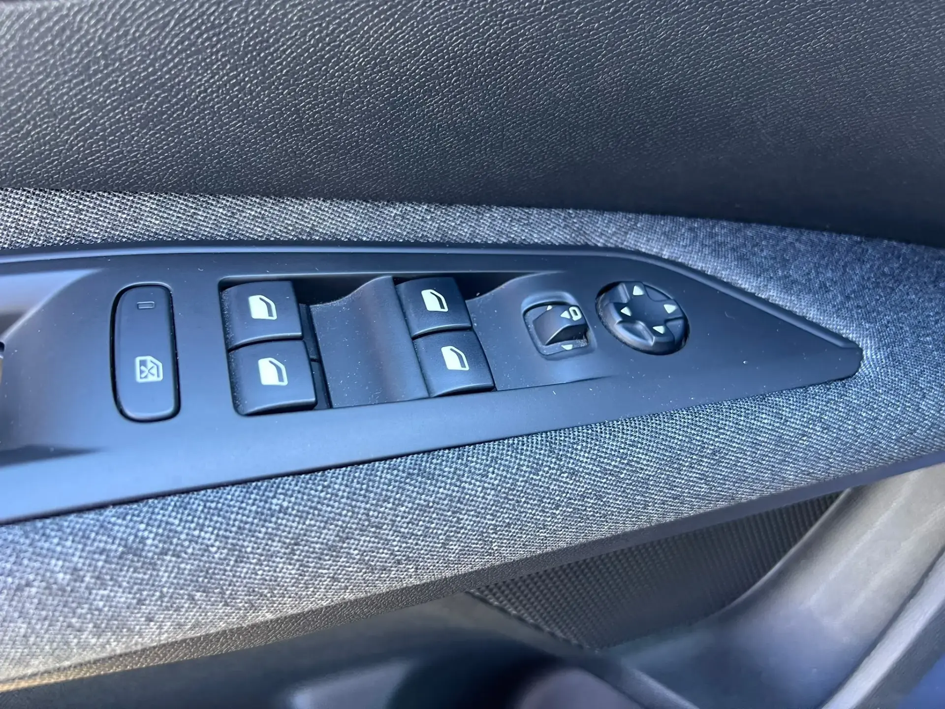 Peugeot 3008 1.6 BlueHDi Allure Grip Control EAT6 11