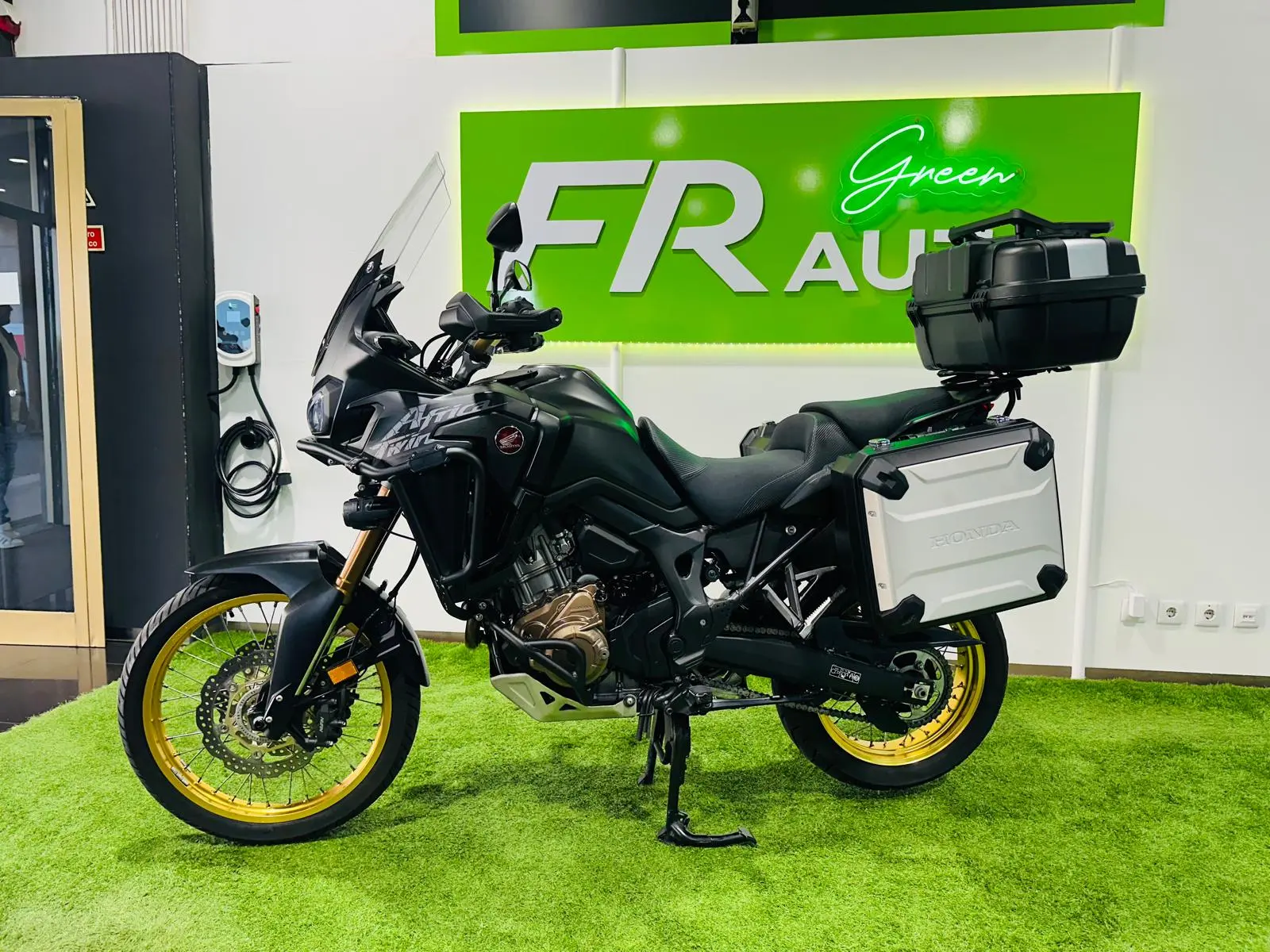 Honda Africa Twin CRF1000D 2