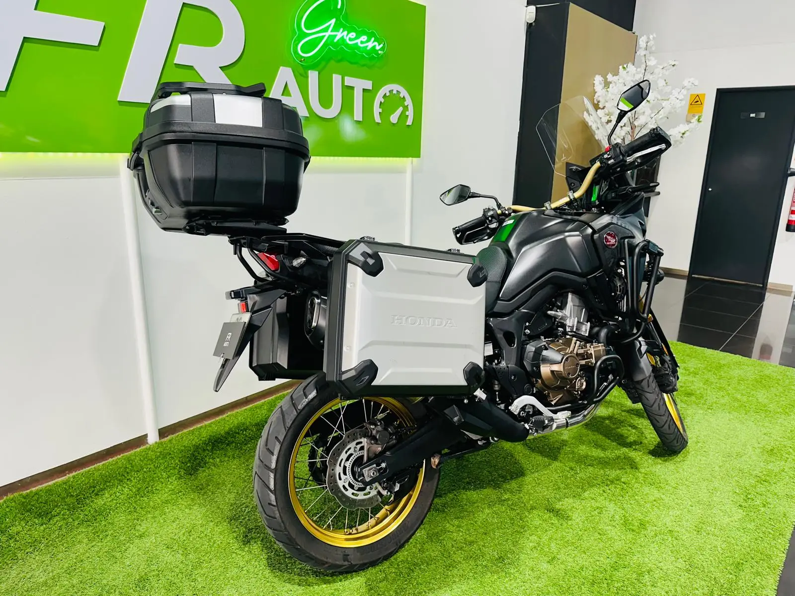 Honda Africa Twin CRF1000D 9