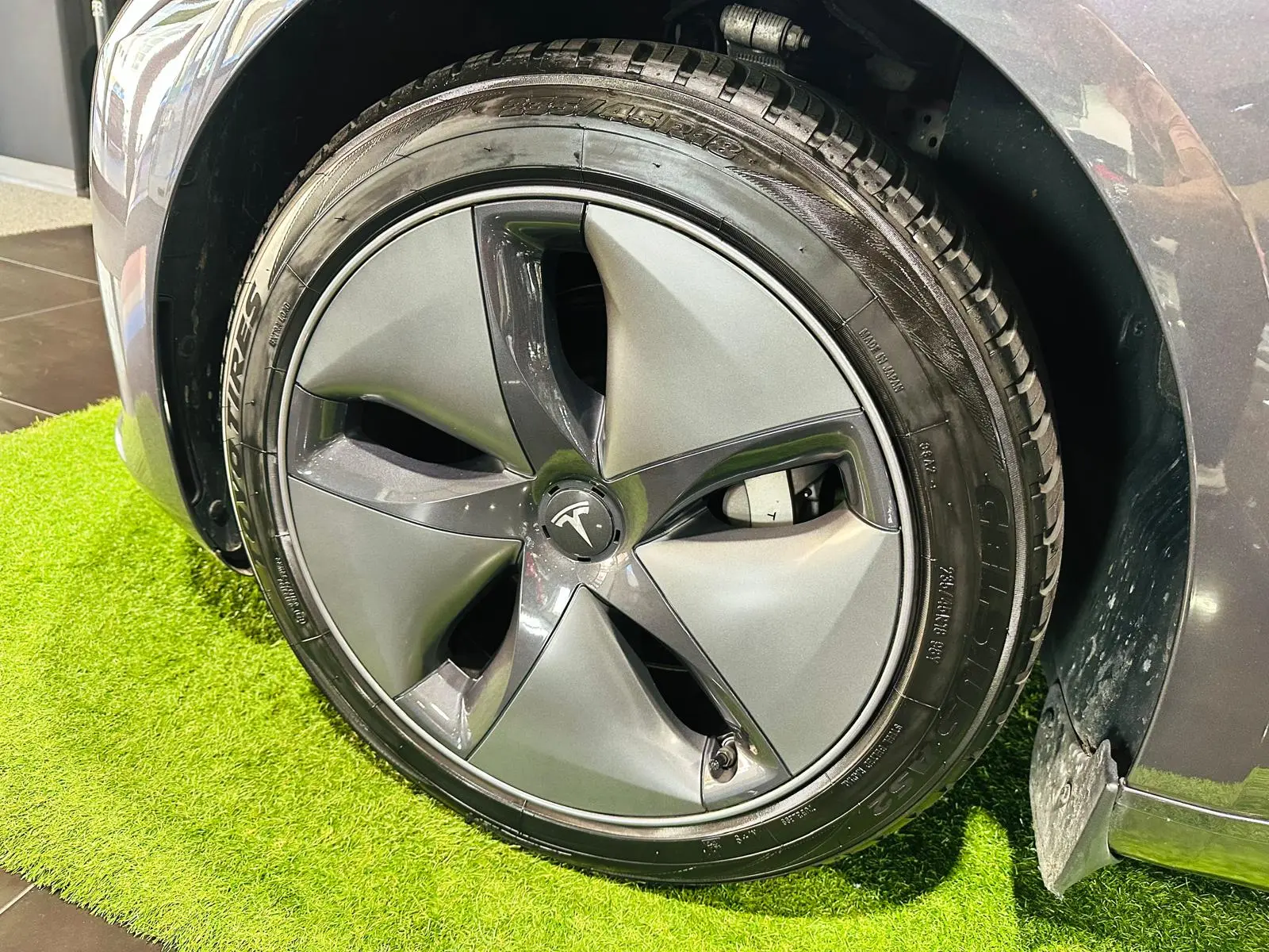 Tesla Model 3 Standard RWD Plus 13
