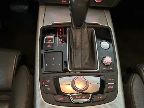 Audi A6 Avant 2.0 TDi S-line S tronic 13