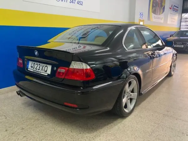 BMW 320 i COUPE 3