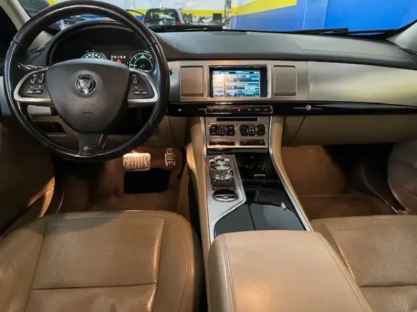 Jaguar XF 3.0 D V6 S Portfolio 159g 9