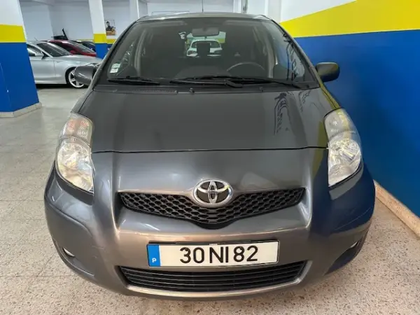 Toyota Yaris 1.0 VVT-i AC Manual 4