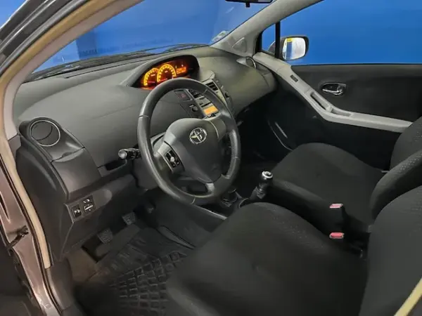 Toyota Yaris 1.0 VVT-i AC Manual 10