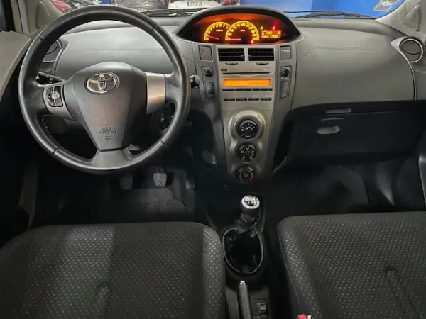 Toyota Yaris 1.0 VVT-i AC Manual 9
