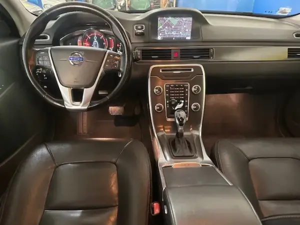 Volvo XC 70 2.0 D4 Momentum Geartronic 12