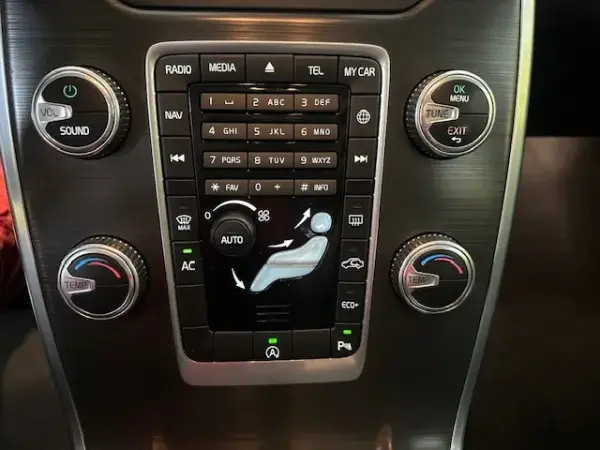 Volvo XC 70 2.0 D4 Momentum Geartronic 14