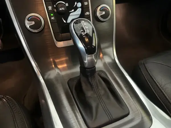 Volvo XC 70 2.0 D4 Momentum Geartronic 13