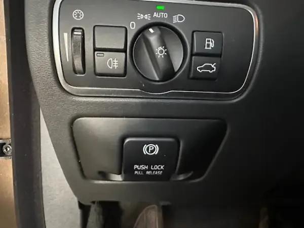 Volvo XC 70 2.0 D4 Momentum Geartronic 18