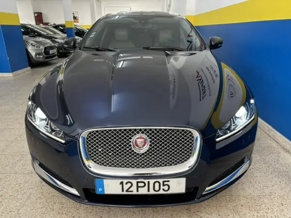Jaguar XF Sportbrake 3.0 D V6 Premium Luxury 4