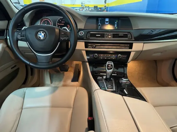 BMW 520 d Pack M Auto 12