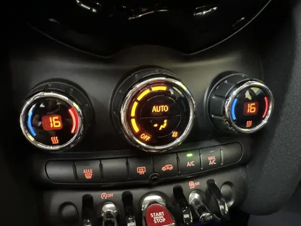 MINI 5 Portas Cooper 15