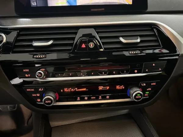 BMW 520 d Pack M Auto 15