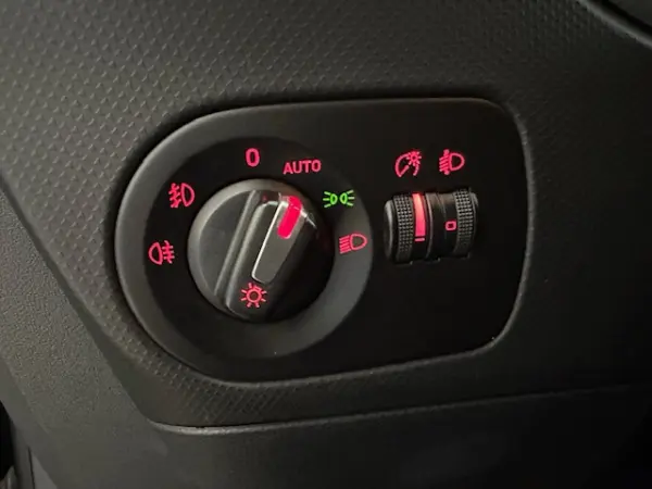 SEAT Leon 1.6 TDI ECOMOTIVE Style 18