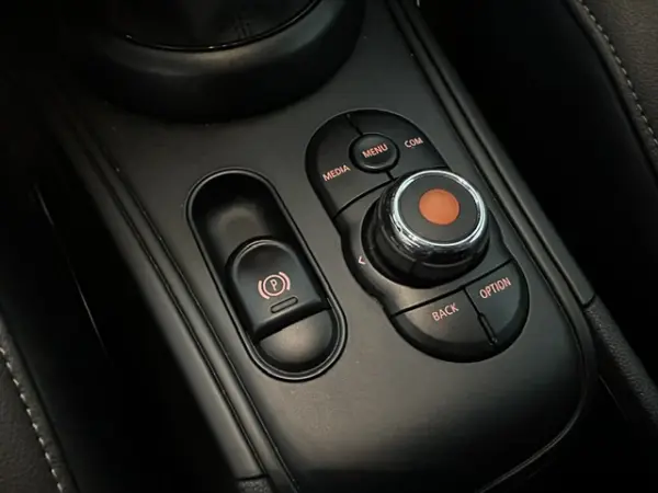 MINI Countryman One D 4Business Plus Auto 13