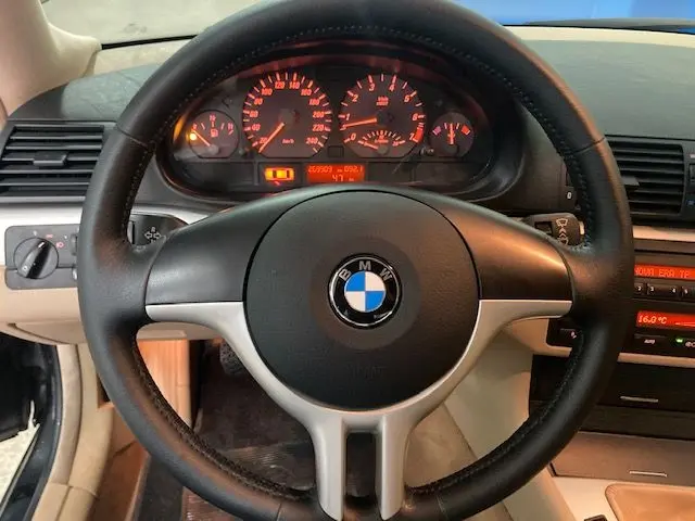 BMW 320 i COUPE 12