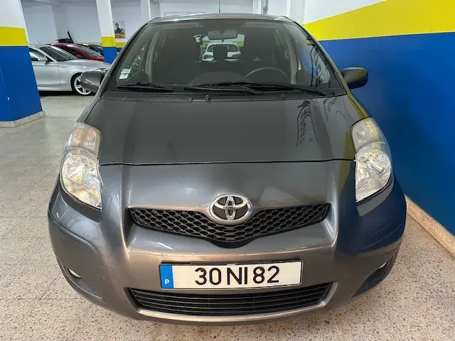 Toyota Yaris 1.0 VVT-i AC Manual 4