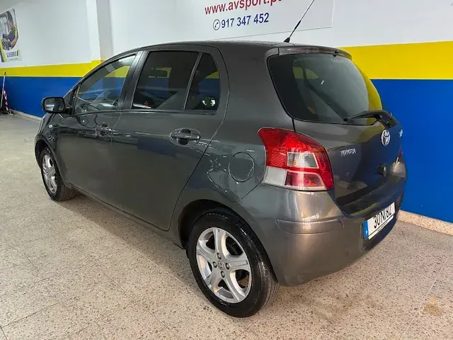 Toyota Yaris 1.0 VVT-i AC Manual 5