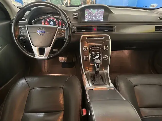 Volvo XC 70 2.0 D4 Momentum Geartronic 12