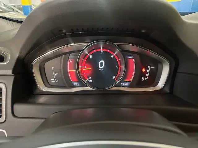 Volvo XC 70 2.0 D4 Momentum Geartronic 17