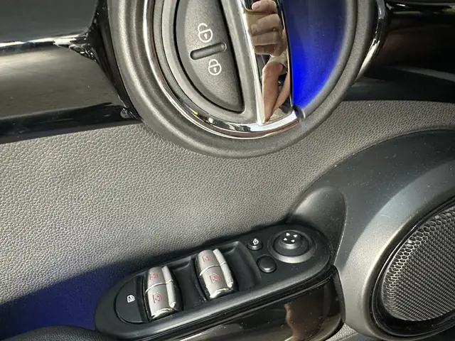 MINI 5 Portas Cooper 18