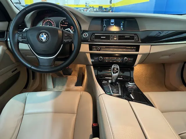 BMW 520 d Pack M Auto 12