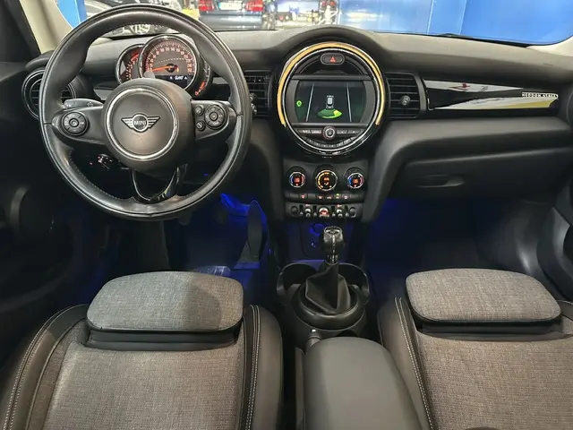 MINI 5 Portas Cooper 12